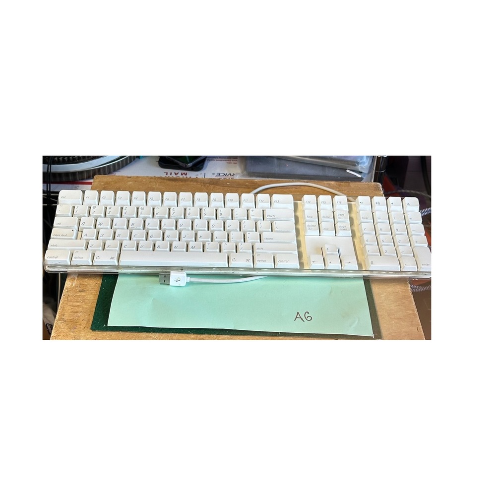 Apple A1048 Wired USB Keyboard White Clear Acrylic Case with 2 USB Ports Mac